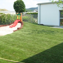 Kindergarten u Schwimmbecken 165
